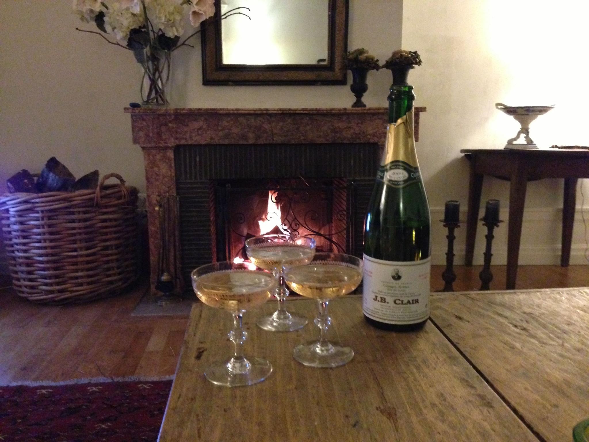 Champage at the fireplace of giste Maison Les Bardons